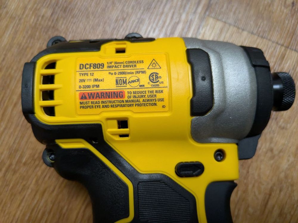 Бесщеточный импакт / гайковерт Dewalt DCF809D1 20V