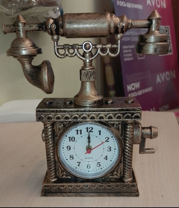 Часы под винтажс будильником