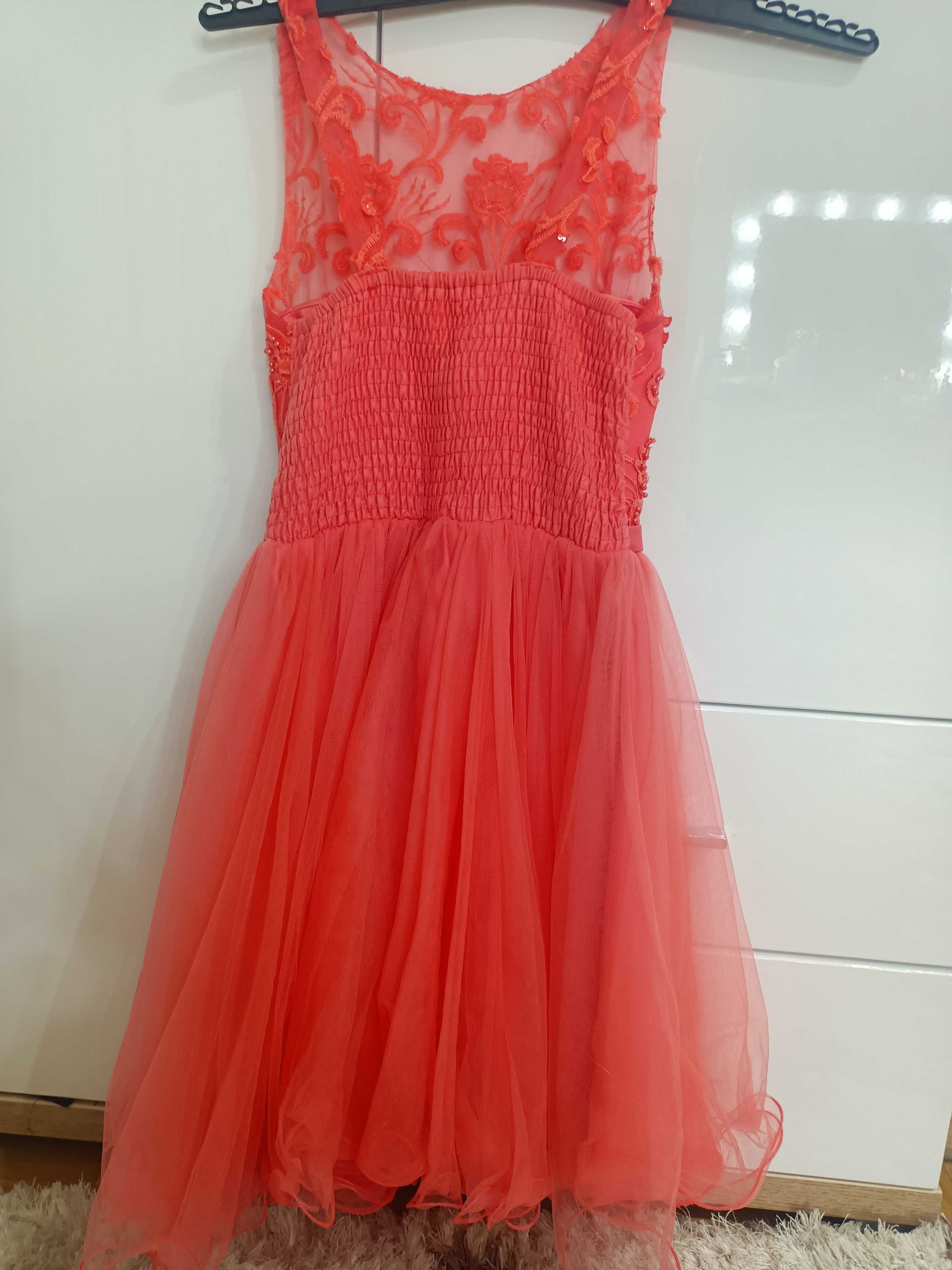 Różowa sukienka tiulowa