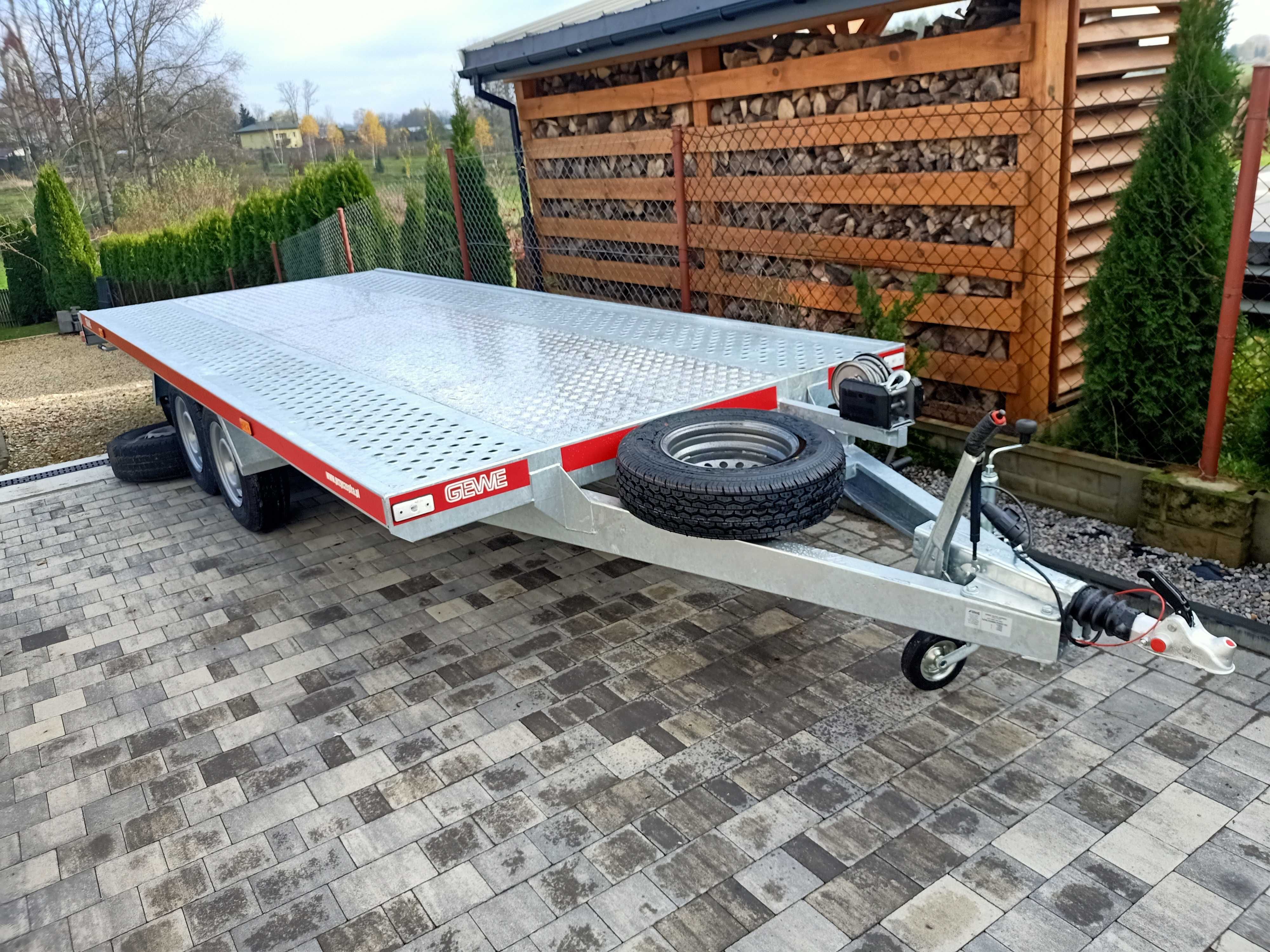 LAWETA AutoLaweta Auto pomoc PomocDrogowa Zamość Transport BUS Ciągnik