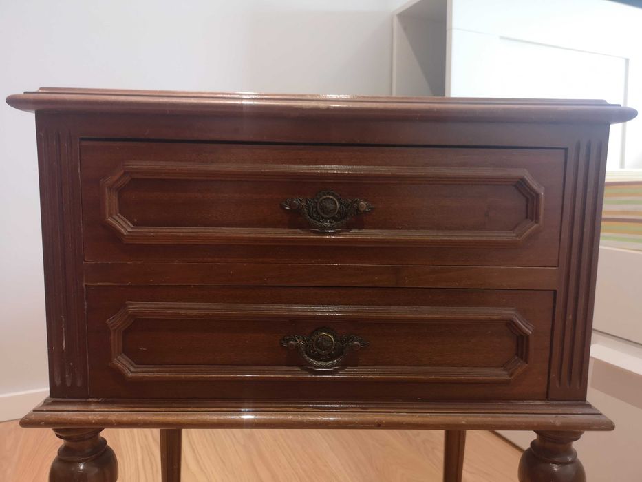 Mesinha de cabeceira