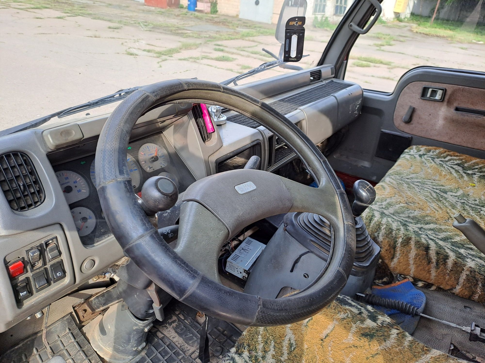 Продам терміново,торг біля авто