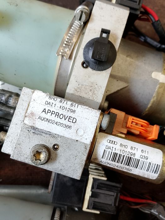 Pompa hydrauliczna dachu a4 b6 b7 cabrio 2 sztuki