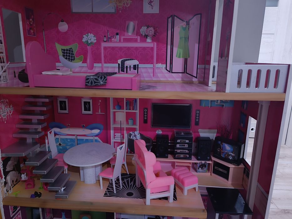 Duży domek dla lalek