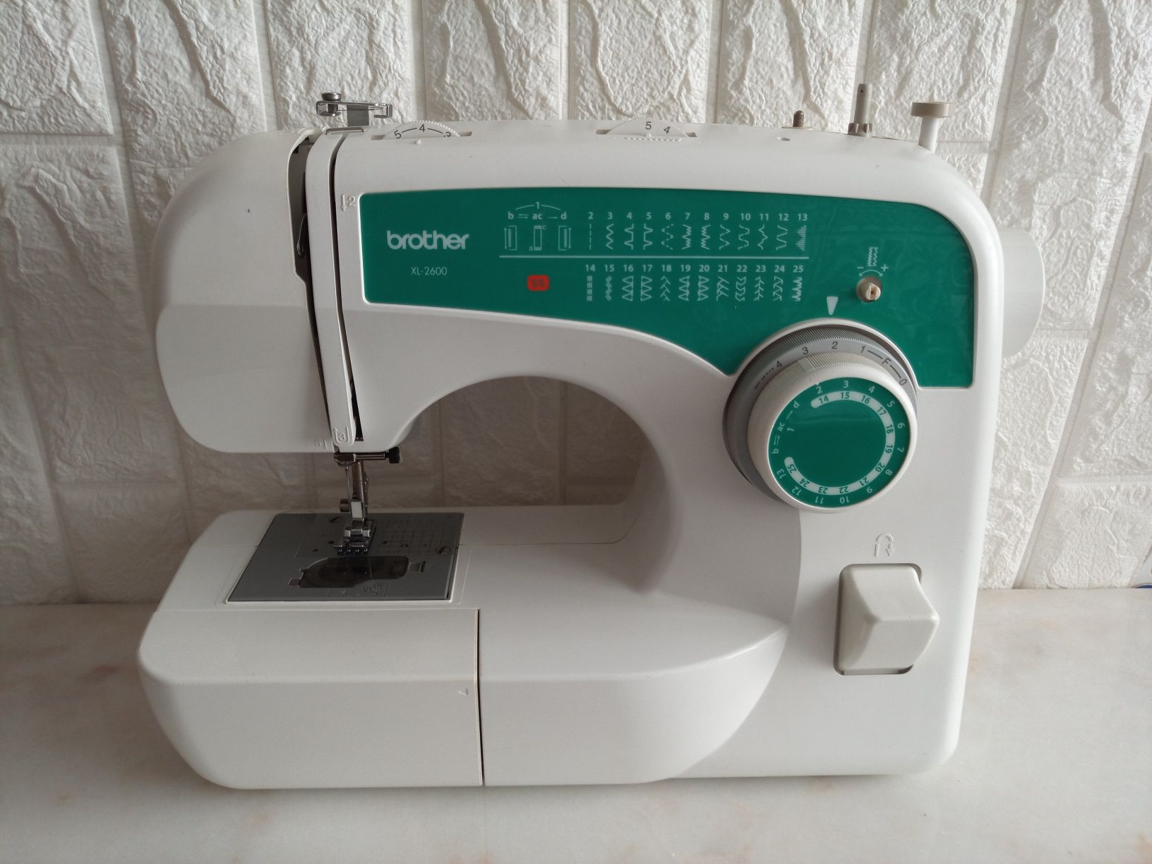 Máquina de costura portátil brother xl-2600