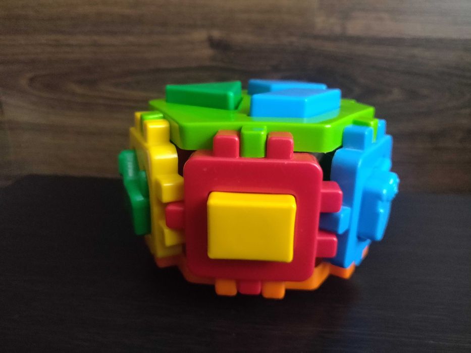 Сортер-шестиугольник с геометричными фигурами