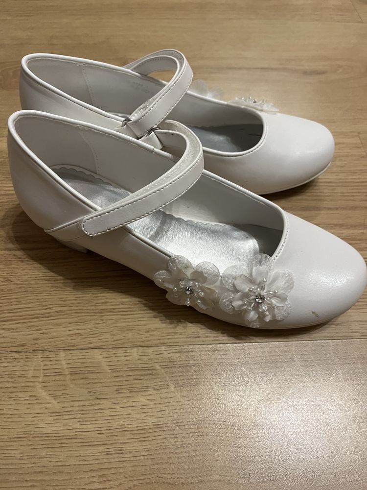 Buty komunijne r. 36