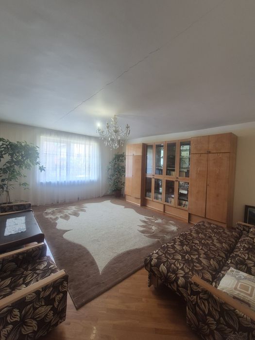 Здається в оренду кімната  у 3х кім-ній  квартирі