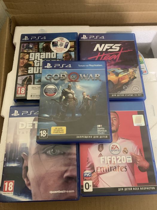 Продам 2 пс 4 слим ps4 slim одна на 1T виорая на 500gb