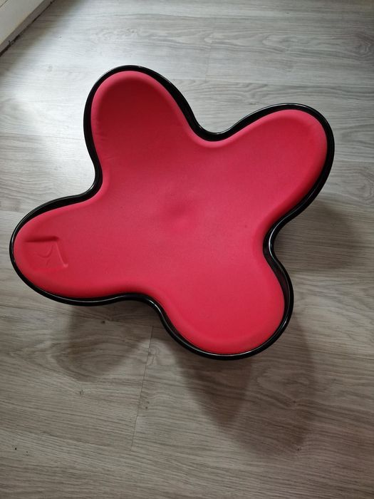 Przyrząd do ćwiczenia mięśni brzucha