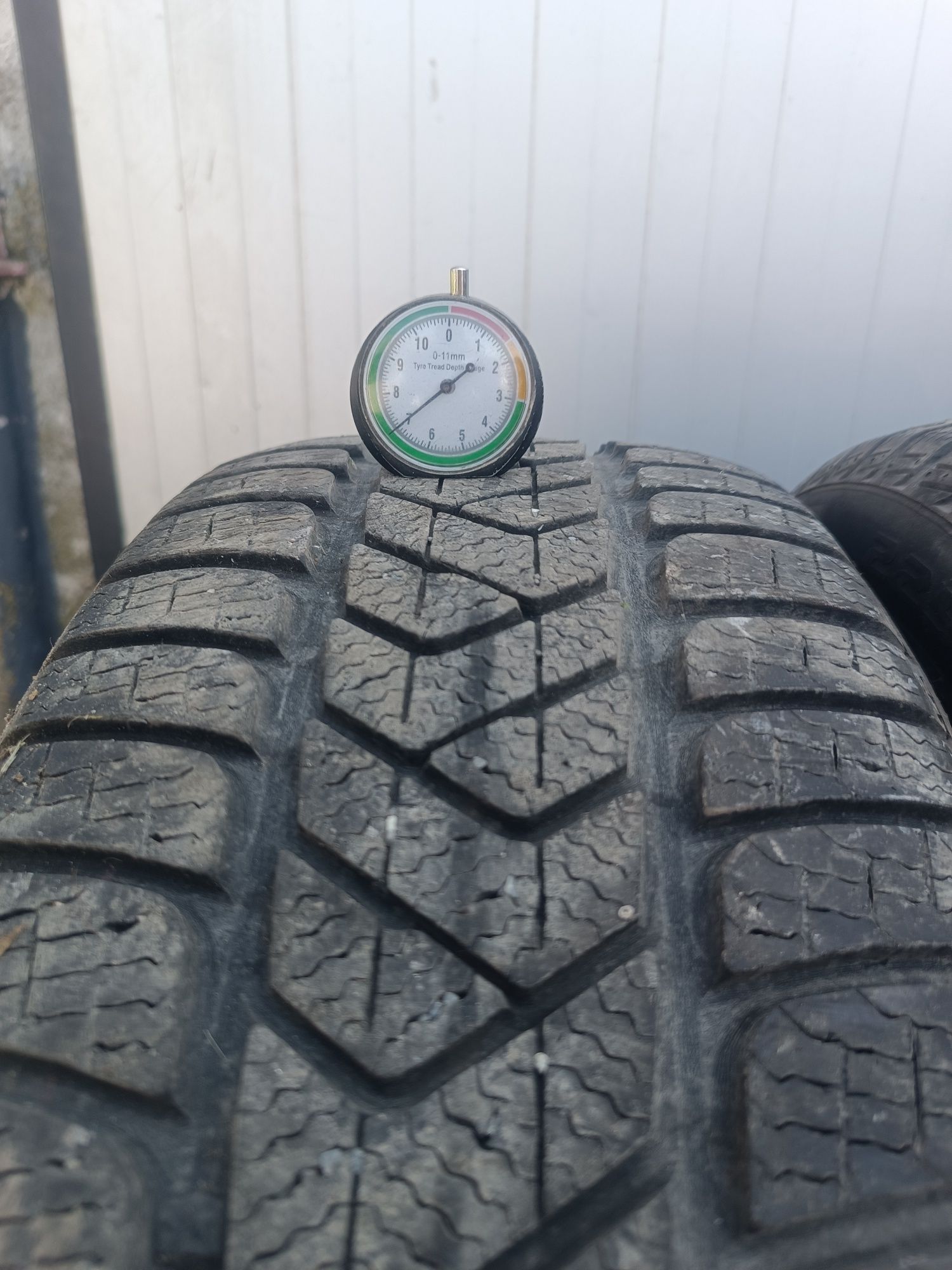 225/50R17 komplet opon zimowych Pirelli
