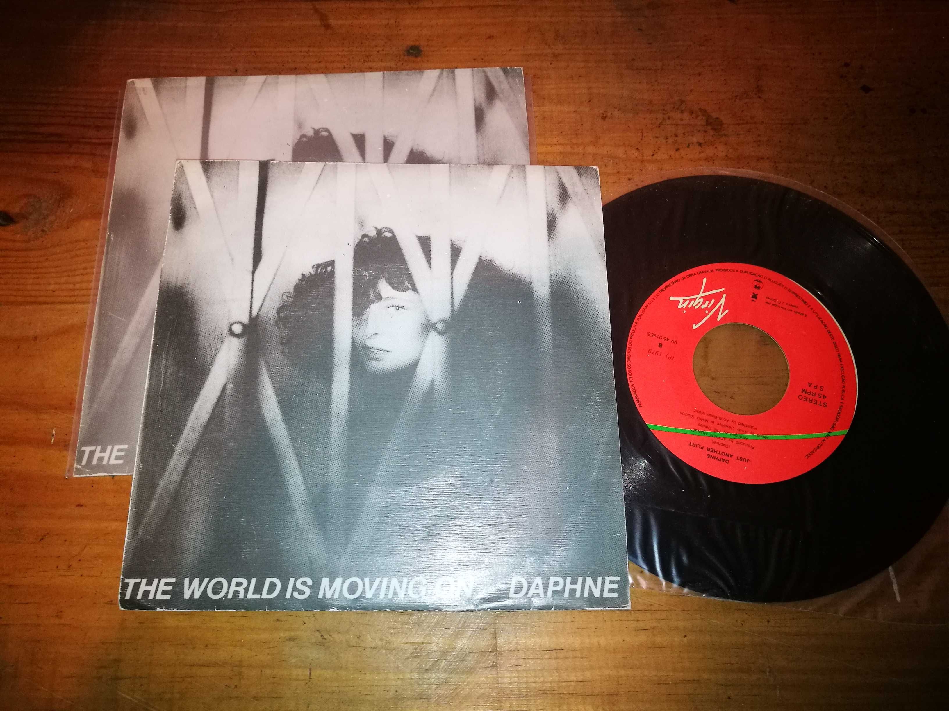 DAPHNE - The World Is Moving ON SINGLE