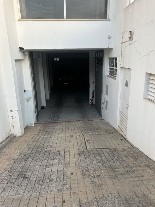 Armazens para arrumos ou garagem para arrendar