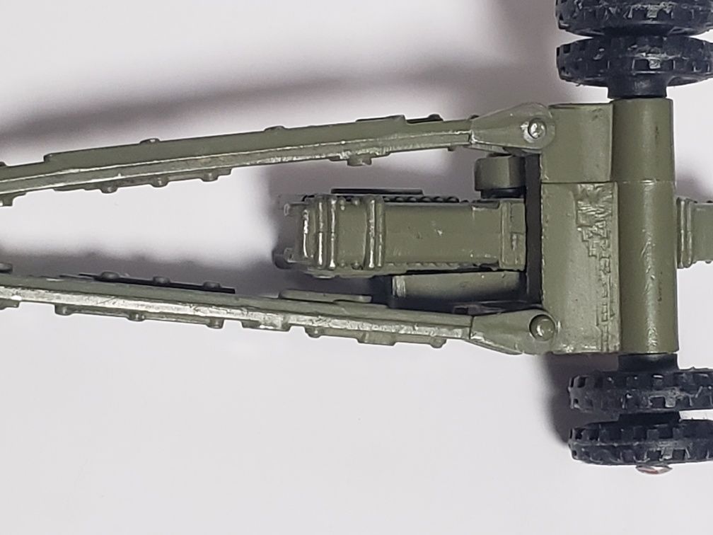 Пушка модель военной техники   20 см .