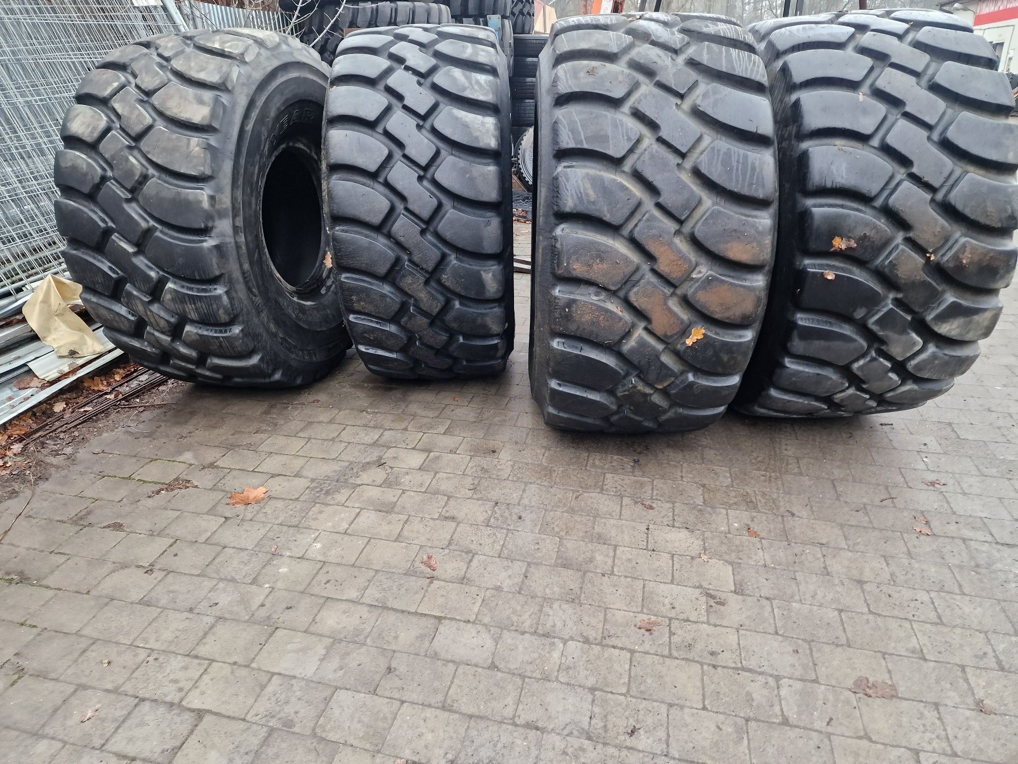 Opona 875/65 r29 Goodyear