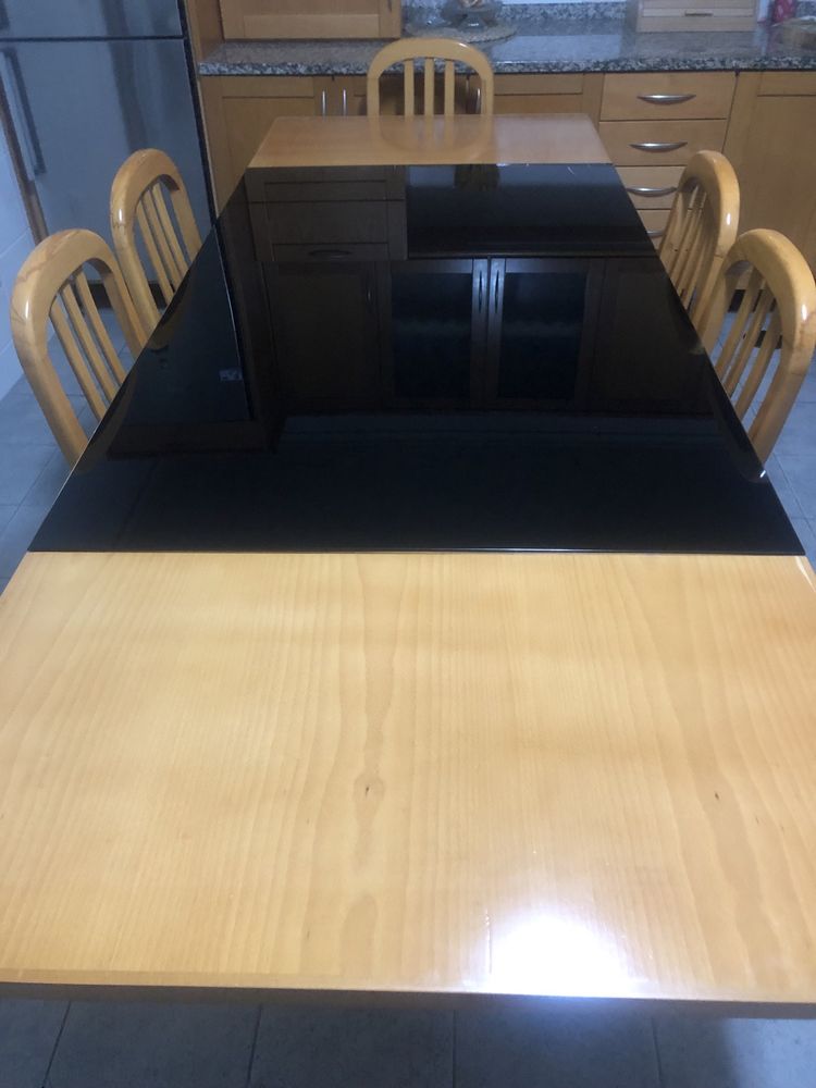 Mesa de cozinha com 6 cadeiras
