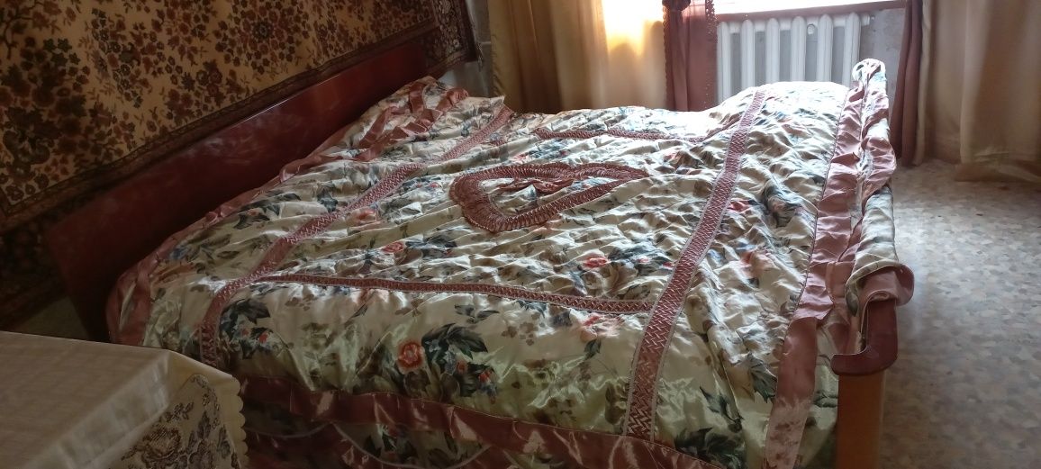 Продам  кровать и трюмо с зеркалами