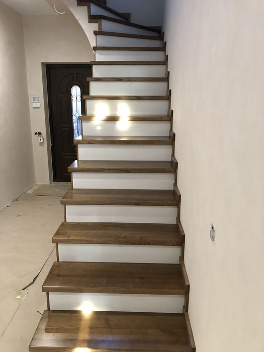 Сходи, деревʼяні сходи, каркас, металевий каркас, сходи з дерева