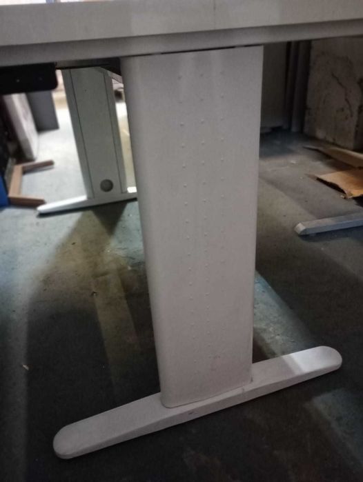 Biurko z półką na klawiaturę 140x80 białe biurka stoły biuro dom