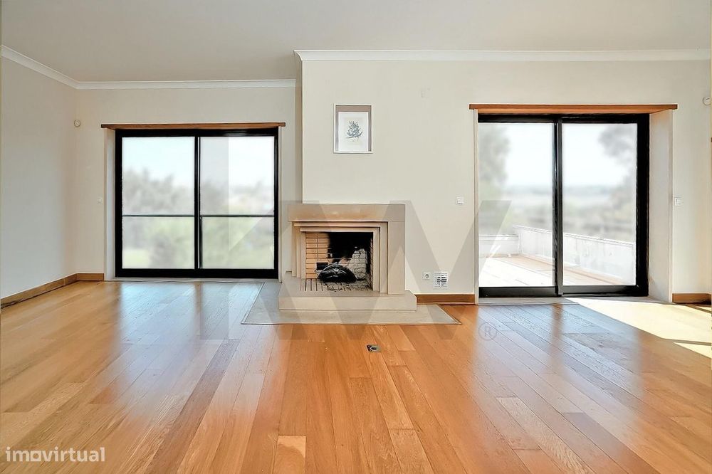 Moradia T3 com Garagem e Jardim para Arrendamento no Oeiras Golf  Resi