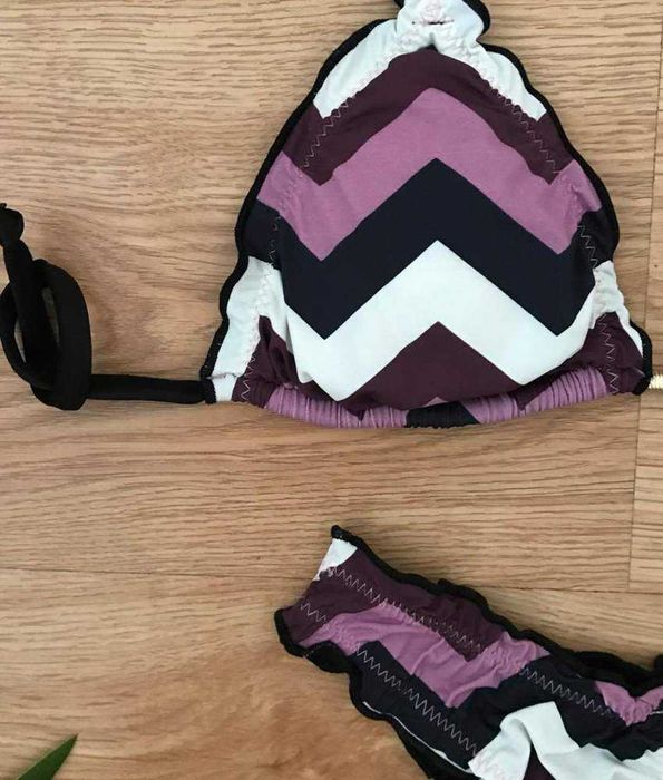 Biquíni Cortininha Empina Bumbum Zigzag Amora