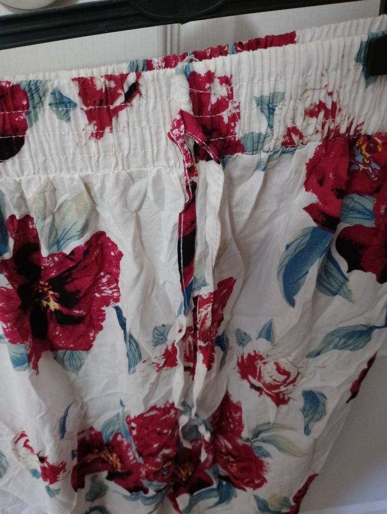 Spodnie damskie bawełniane białe w kwiaty L/XL