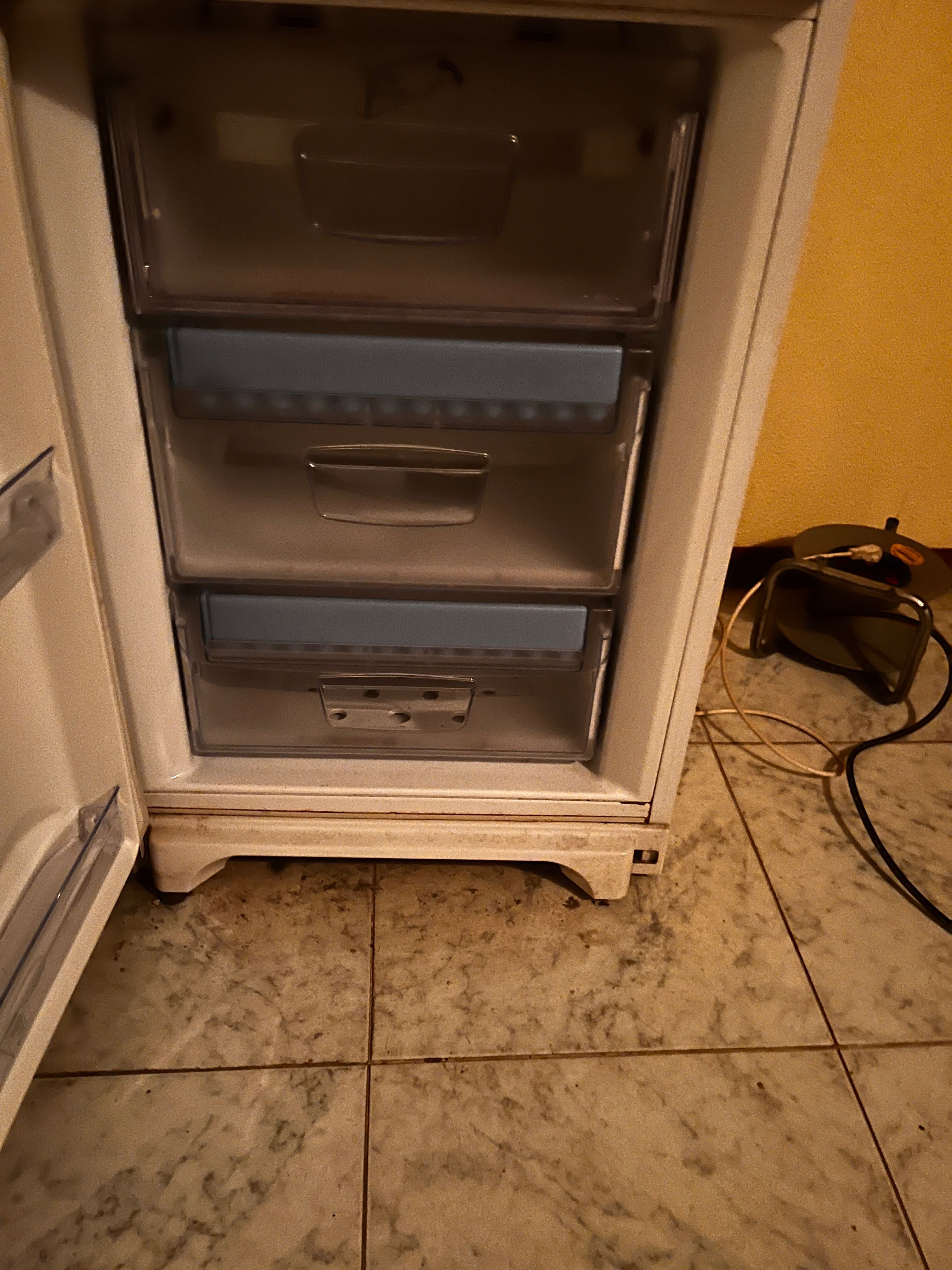 Frigorífico Indesit completo