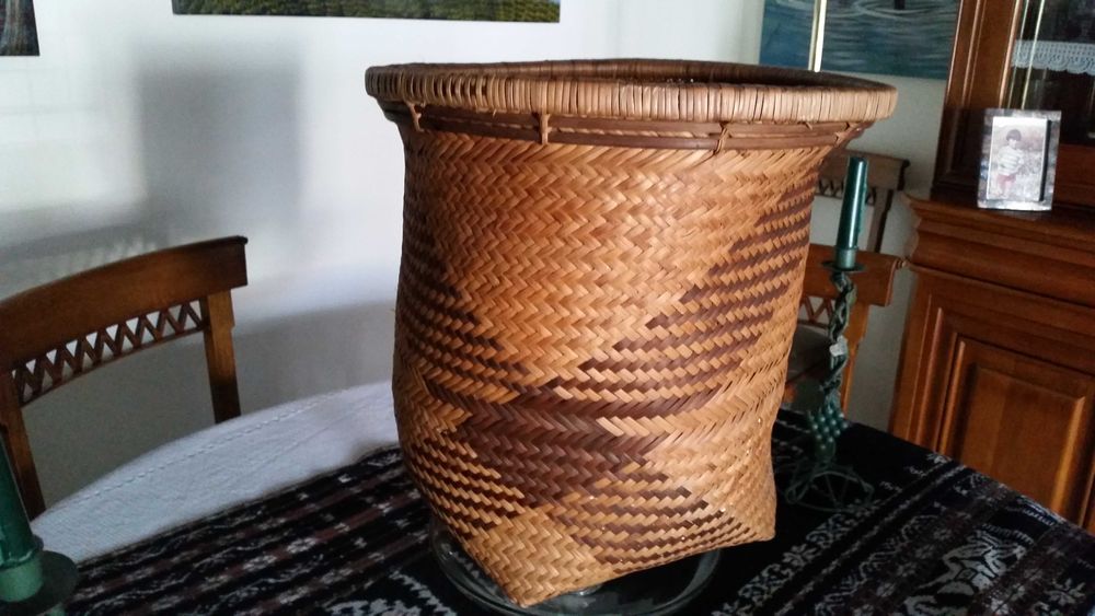 Cesto em palhinha Angolano