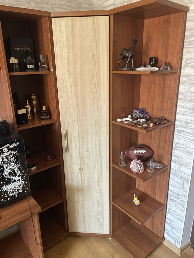 Продается стенка в спальню