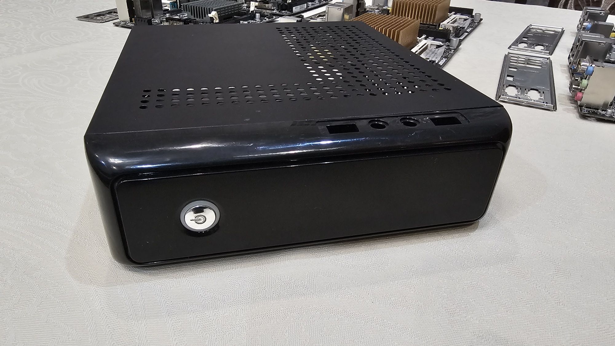 Плата в неттоп mini itx Asus J1800I-C топчик , ГАРНА ЦІНА!