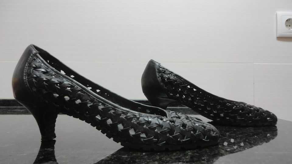 Sapatos de senhora em pele pretos Arezzo