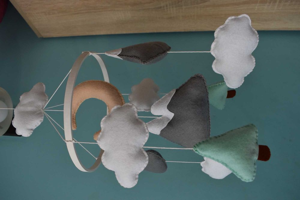 Karuzela Handmade z filcu Góry