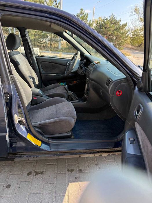 Toyota Corolla liftback 2001 года в хорошем состоянии