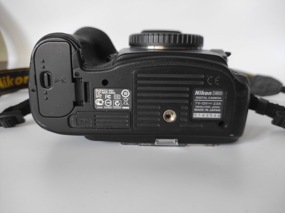 Продам повнокадрову цифрову камеру NIKON D800