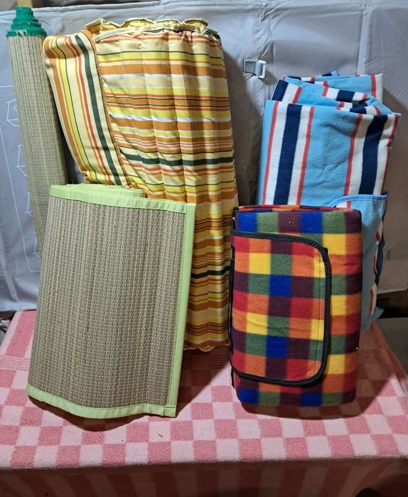 Зручний пляжний килимок