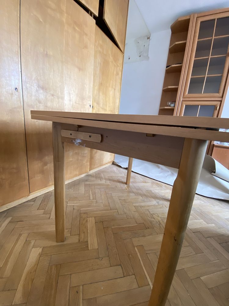 Stoł rozkladany do salonu