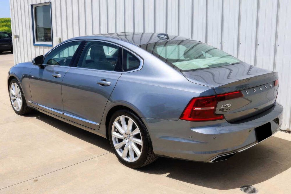 Volvo S90      2018