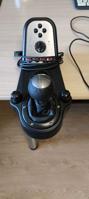Продам ігрове кермо logitech G27
