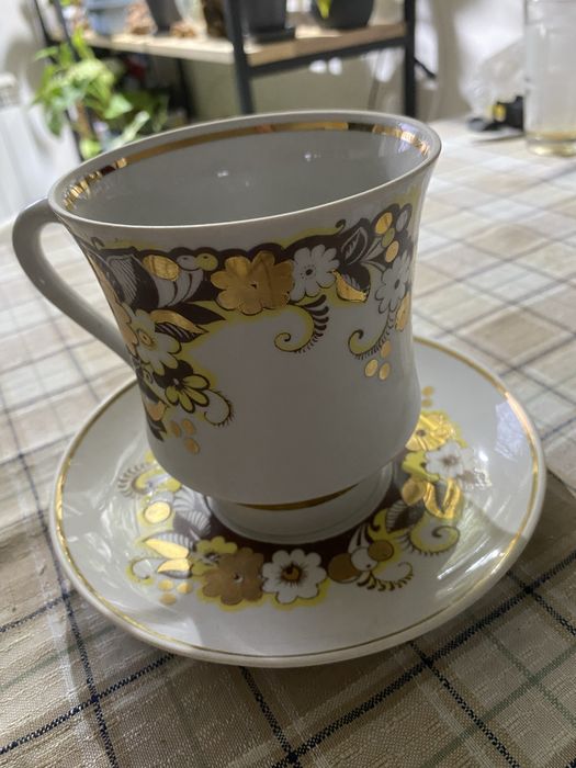 Продам велику фарфорову чашку з блюдцем