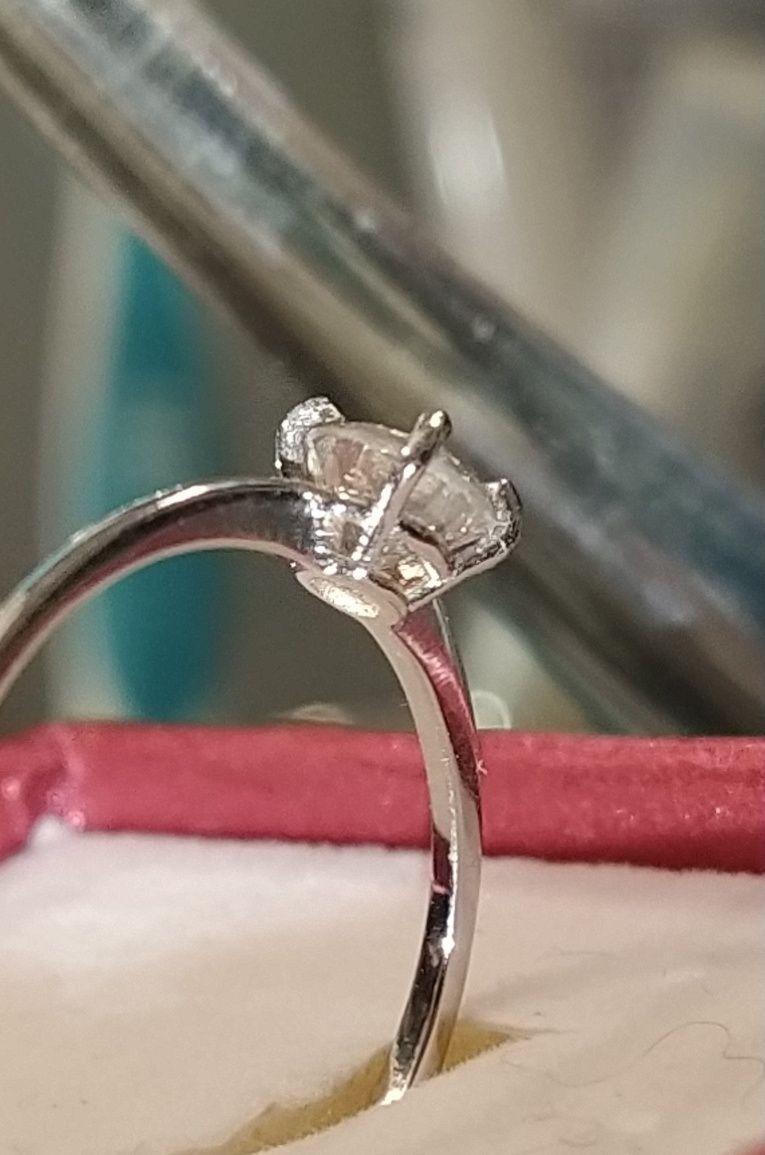 Кольцо с бриллиантом 0.43 карата