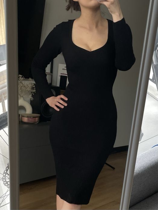 Czarna sukienka prążkowana dopsowana bodycon sinsay xxs długi rękaw