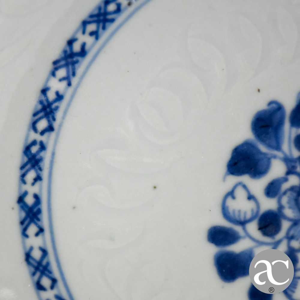 Prato porcelana da China, Flores e Decoração Anhua, Qianlong séc XVIII