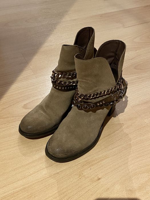 Botas crute com acessorios, tamanho 37