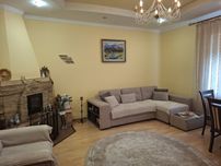 Продам добротний напівособняк в центрі міста