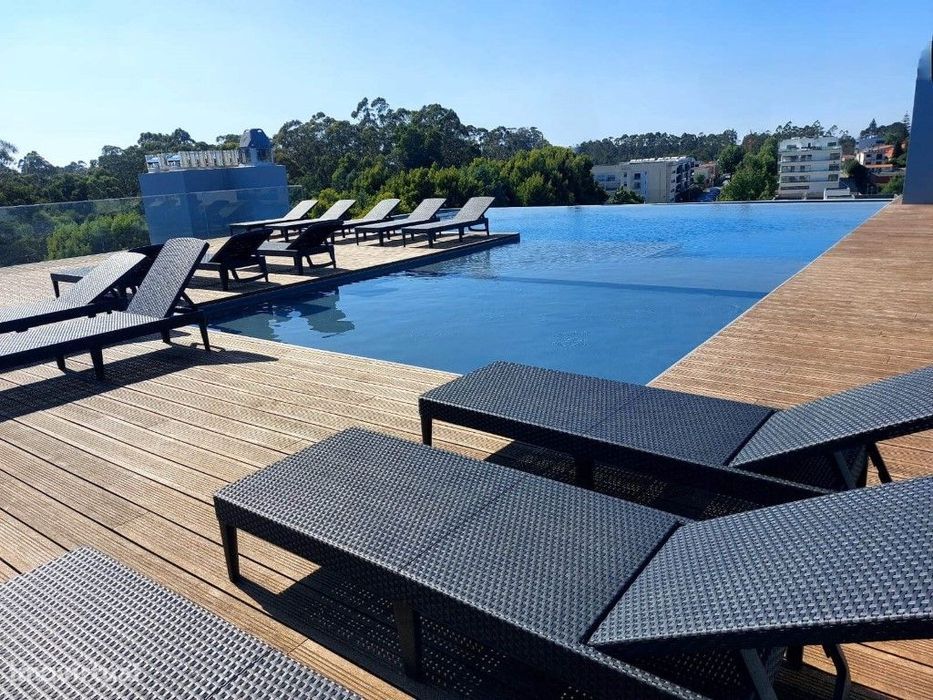 Apartamento T3, novo, terraço com churrasqueira; piscina e playgrou...