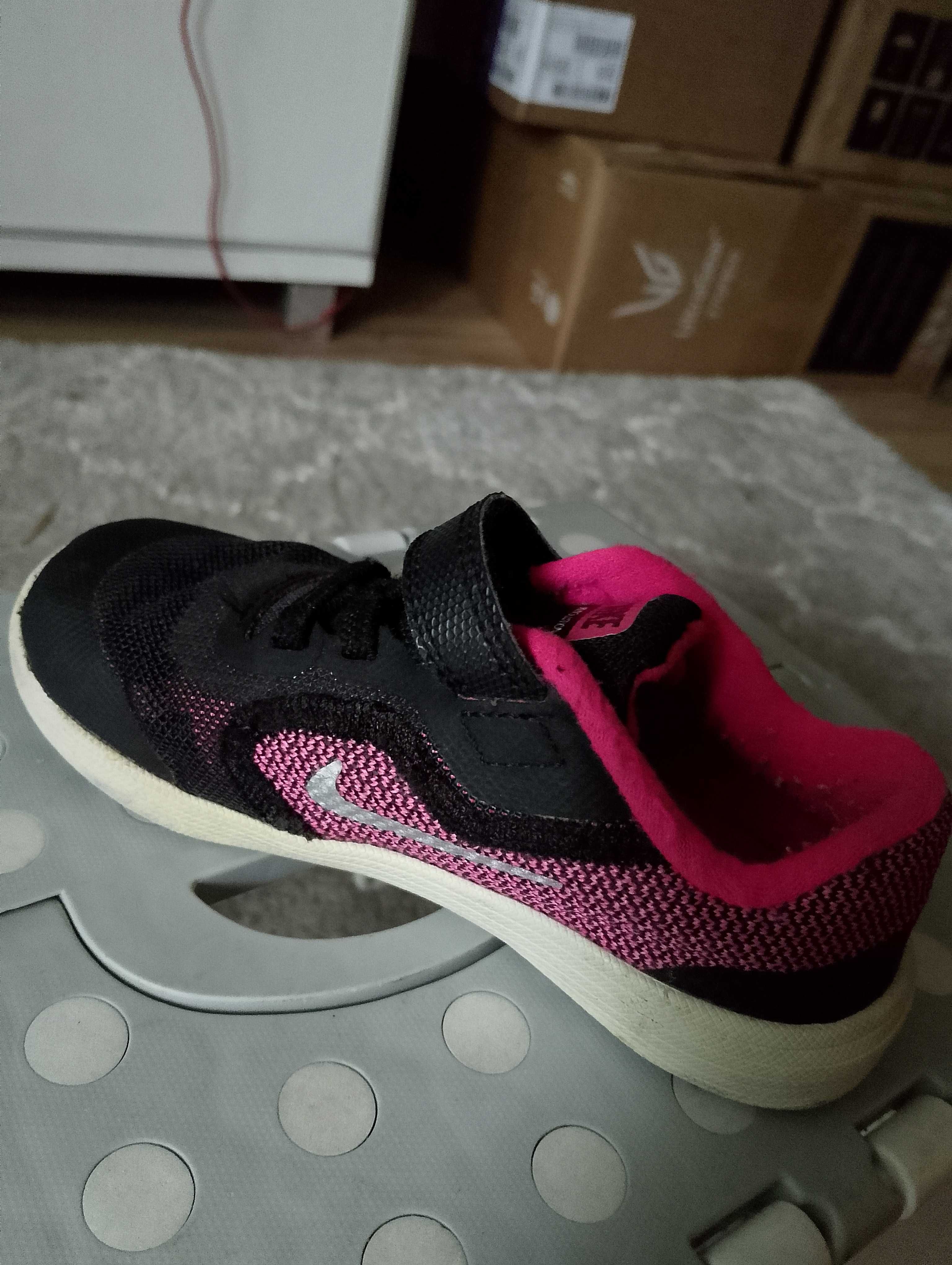 NIKE. Buty dziecięce.