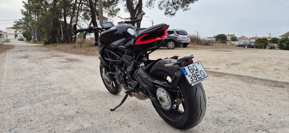 MV Agusta Dragster 800R de 2025
