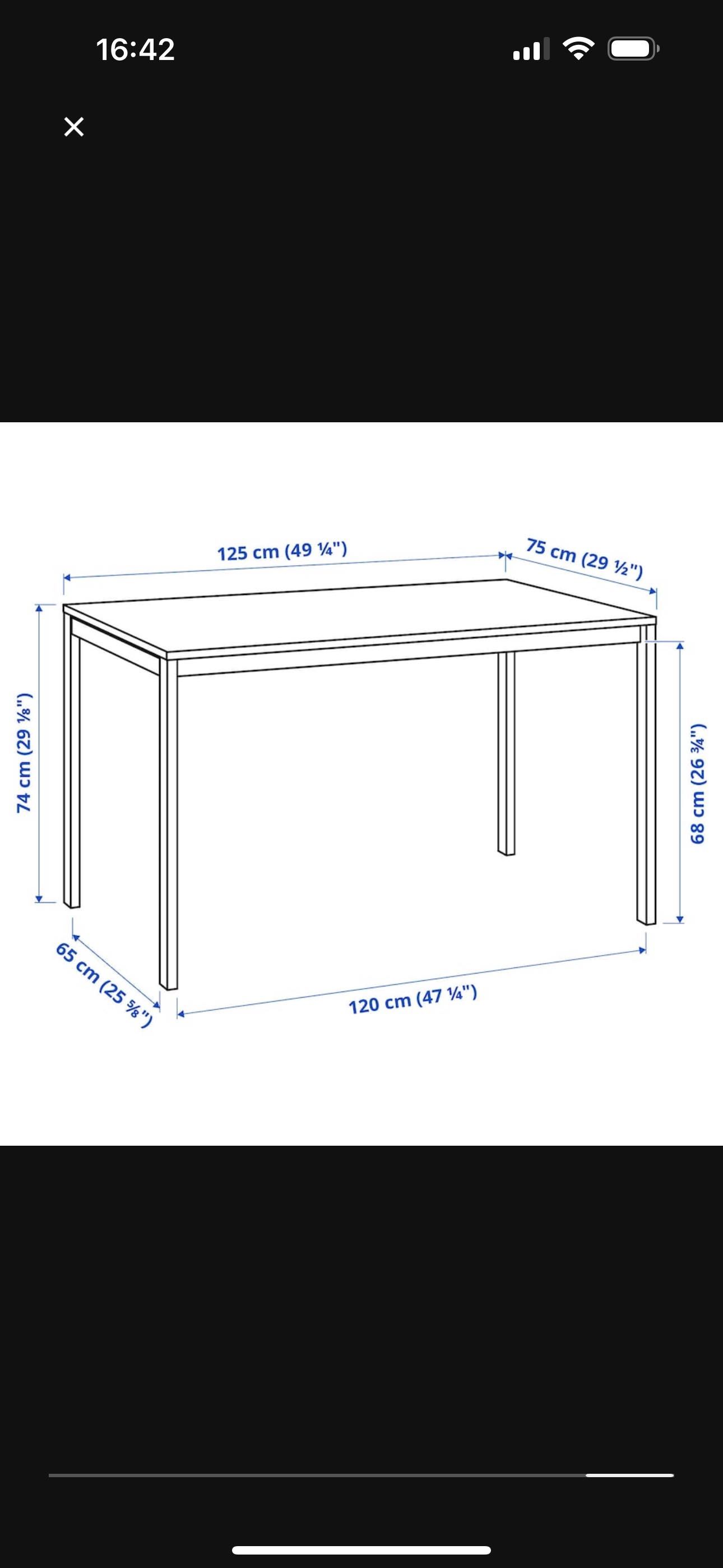 Jogo de mesa com quatro cadeiras