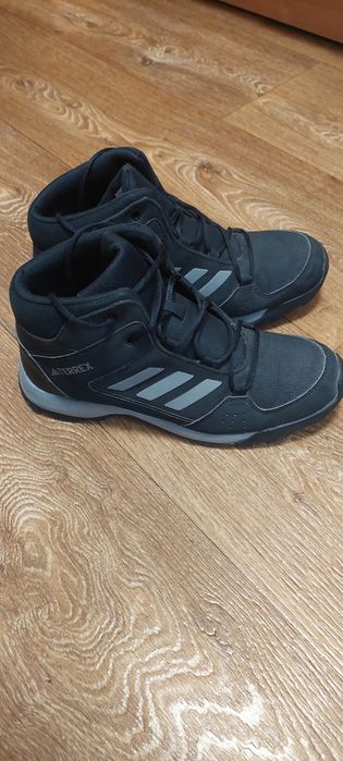 Трекінгові черевики adidas