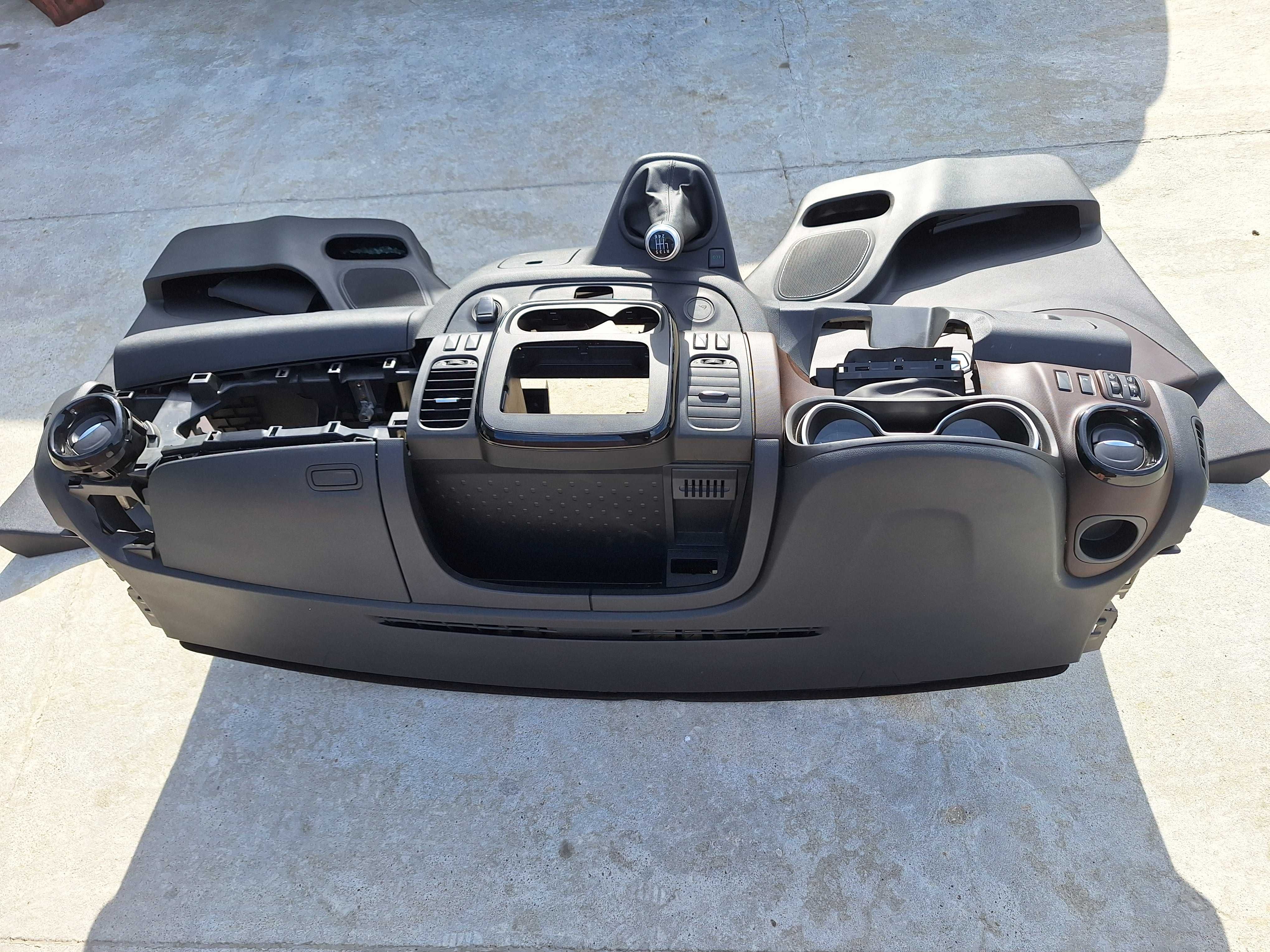 Deska Konsola Boczki Komplet wnętrze Renault Trafic III Vivaro B 2015-